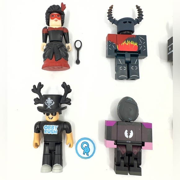Roblox Mini Figures LOT of 10 With Some Accessories Mixed Bundle - Picture 2 of 6
